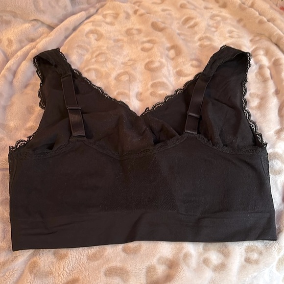 One CaraMia Bra 2X Black-reposh-never worn it is too small! ‼️🔻SALE🔻‼️ - Picture 7 of 8